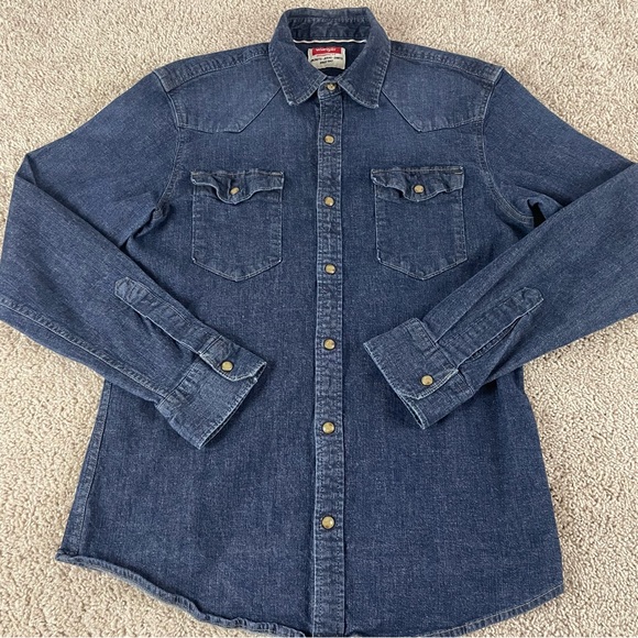 Wrangler Denim Shirt Men’s M (Fits Small) Pearl Snap Western Cotton Cowboy C61 - Picture 1 of 9